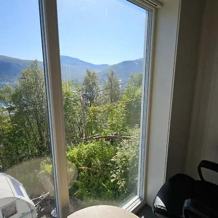 Luxury With Indoor Garage 4 Bedroom, 2 Livingroom And 2 Bathroom Apartment Tromsø