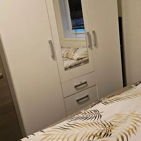 Luxury With Indoor Garage 4 Bedroom, 2 Livingroom And 2 Bathroom Apartment
