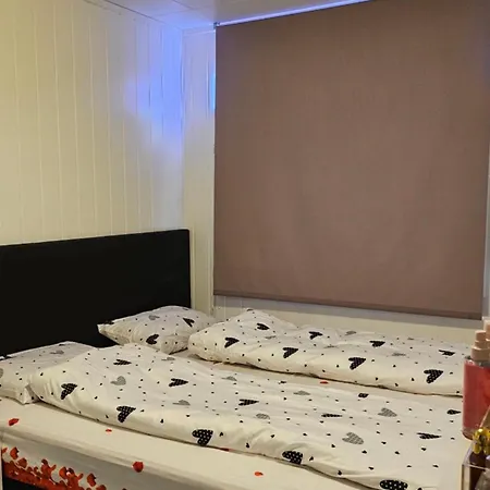 Apartment Luxury With Indoor Garage 4 Bedroom, 2 Livingroom And 2 Bathroom *