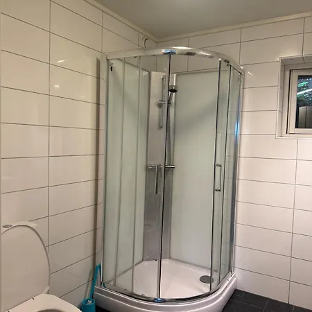 Luxury With Indoor Garage 4 Bedroom, 2 Livingroom And 2 Bathroom Apartment