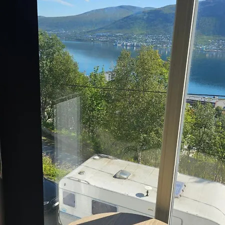 Luxury With Indoor Garage 4 Bedroom, 2 Livingroom And 2 Bathroom * Tromsø